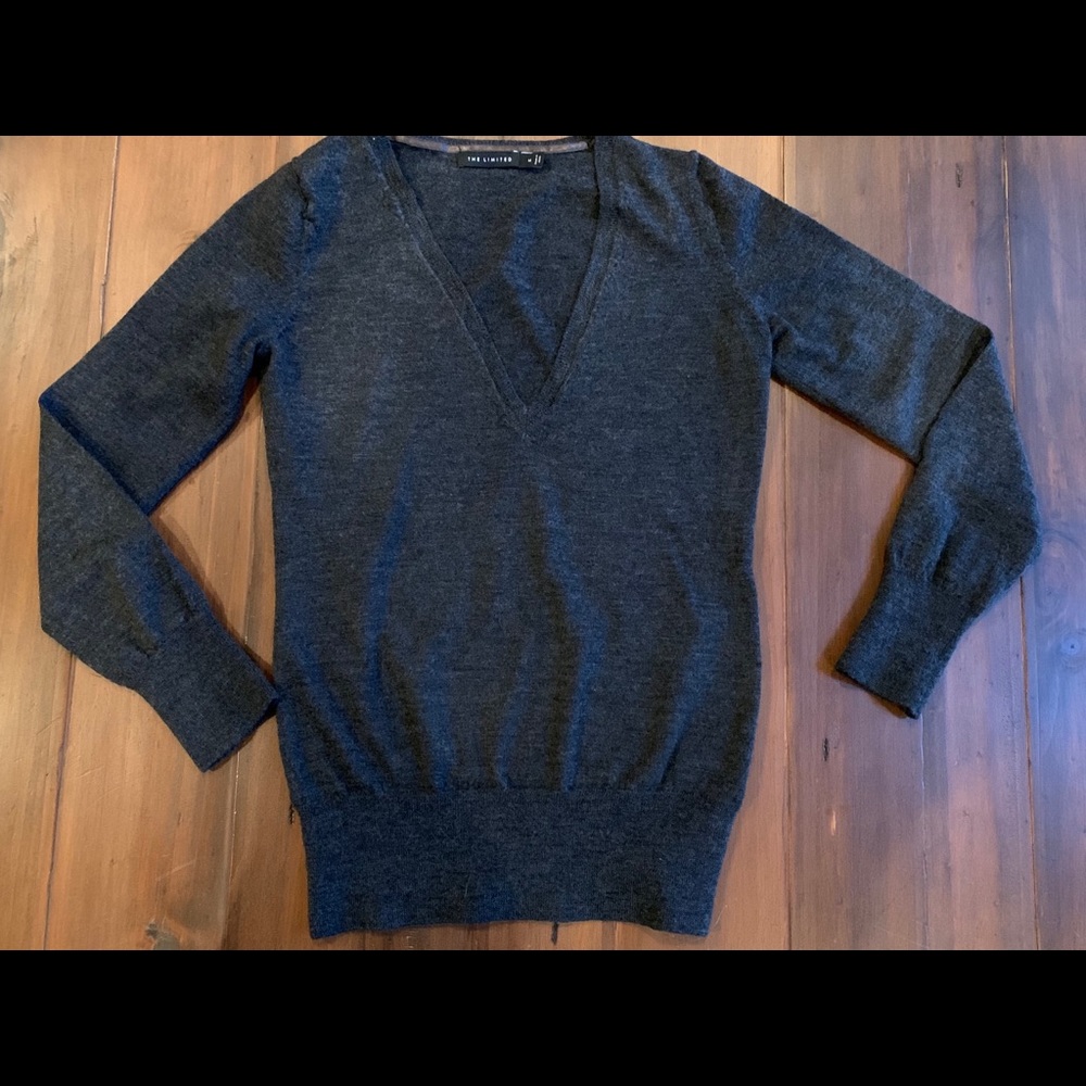 ❌SOLD❌The limited gray soft wool sweater V-neck